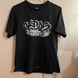 Jaws x Uniqlo t shirt